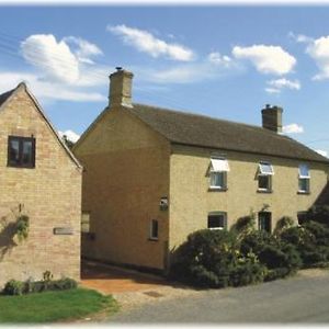 فندق هنتينجتونفي  Ye Olde Globe & Chequers Exterior photo