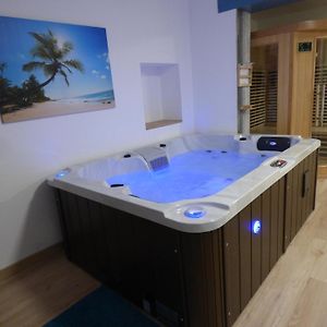 فيلا L'Escapade Secrete Jacuzzi Et Sauna Privatif Carvin Exterior photo