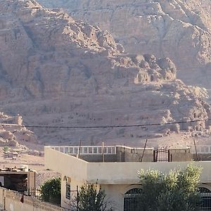 مبيت وإفطار وادي موسى Window On Petra Exterior photo
