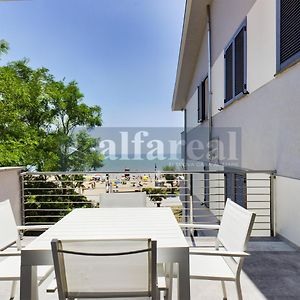 شقة Mayflower Terrazza Vista Mare E Posto Auto A 50 Metri Dal Mare كاستيغليون ديلا بيسكايا Exterior photo