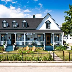 مبيت وإفطار تادوساك Maison Hovington Exterior photo