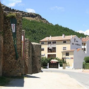 فندق Hostal Restaurante La Muralla Canete  Exterior photo