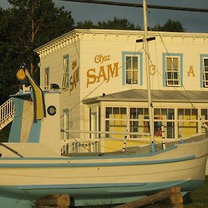 فندق Auberge Du Cafe Chez Sam بيه سانت كاترين Exterior photo