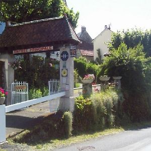 فندق Les Tilleuls Saint-Cirgues-de-Jordanne Exterior photo