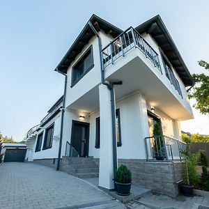 Târgu-Mureş Cris Apartments Exterior photo