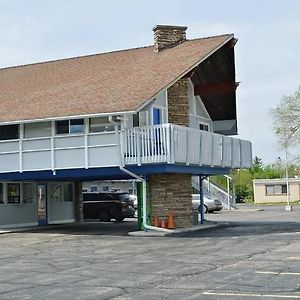 Loves Park Clayton House Motel Exterior photo