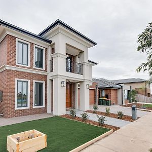 Stayau Spacious 6Br House With Pool Table Urban Home Wyndham Vale Exterior photo