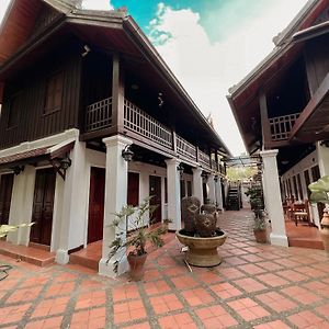 Khongkham Guesthouse لوانغ برابانغ Exterior photo