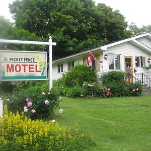 St. Andrews By The Sea Picket Fence Motel Exterior photo