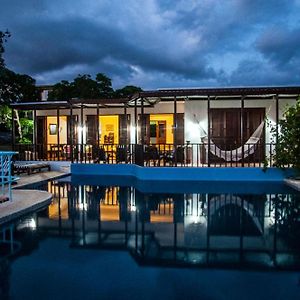 تريجر آيلاند بيتش Bliss By The Sea - Beach Front Villa With Private Pool Exterior photo