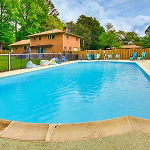 فيلا Updated High Point Retreat With Pool And Backyard Exterior photo