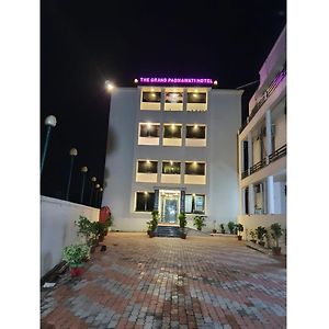 Padmawati Hotel & Resort, Mandsaur Exterior photo