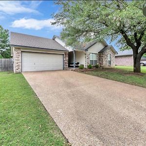 شقة Serene Midlothian House, With A Big Yard Exterior photo