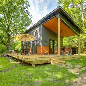 Evart Modern Hersey Tiny Home With Private Hot Tub! Exterior photo