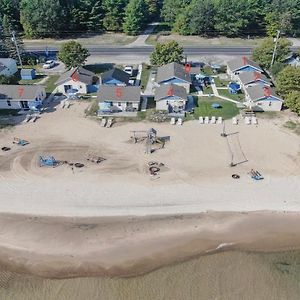 One Bedroom Cottage On The Beach Oscoda Exterior photo