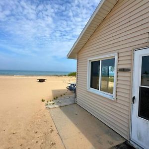 فيلا Cozy Cabin On The Beach Of Lake Huron Oscoda Exterior photo