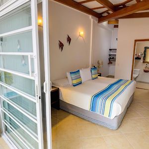 Hotel Galapagos Suites B&B بويرتو أيورا Exterior photo