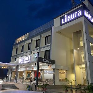 Hotel Luxura Siddhpur Exterior photo