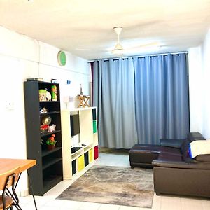 Isyfaq Apartment Serdang Upm Bukit Jalil Homestay سيري كيمبانغان Exterior photo