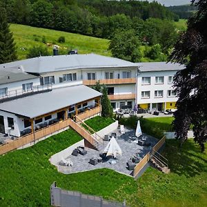 Hotel Berghof Wasserkuppe & Gaestehaus Fuldaquelle غيرسفلد Exterior photo