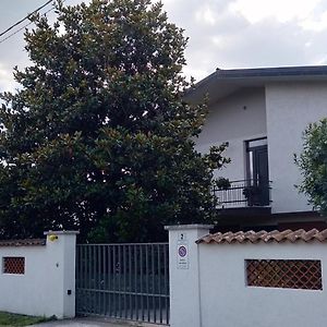 شقة Alla Magnolia Gradisca dʼIsonzo Exterior photo