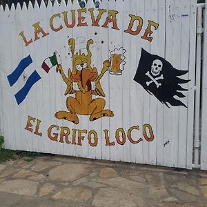 Hostal La Cueva Del Grifo Loco Surf&Bikers Miramar Exterior photo