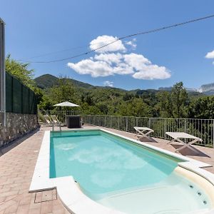 Nice Home In Nicciano With Jacuzzi Piazza al Serchio Exterior photo