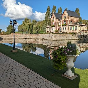 مبيت وإفطار Chateau De Quesmy Exterior photo