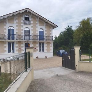 مبيت وإفطار Montendre Montplaisir Exterior photo