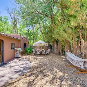 Mid-Century Modern Taos Home With Hot Tub And Fire Pit Exterior photo