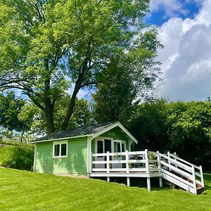 مبيت وإفطار Condé-sur-Noireau La Paix, Chalet De Charme Dans Le Bocage Normand Exterior photo