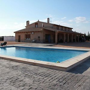 Spacious Apartment In Villarrobledo With Shared Pool Exterior photo