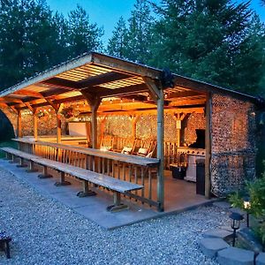 Pinetree Lodge: Hot Tub Fire Pit Athol Exterior photo