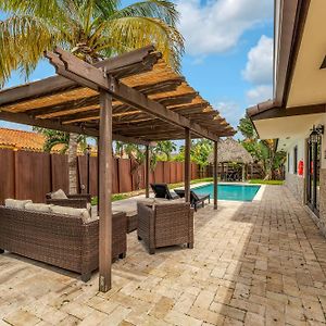 فيلا Tropical Oasis With Heated Pool And Bbq Tamiami Exterior photo