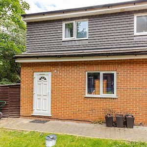 شقة Beautiful Flat In Morden Near Wimbledon Exterior photo