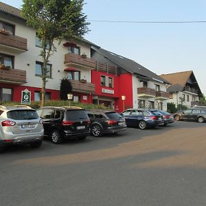 Land-Gut-Hotel Zur Burg Nuerburg نوربرغ Exterior photo