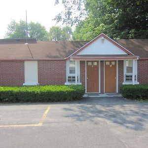 Clinton Pinecrest Motel Exterior photo