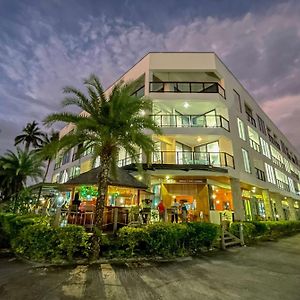 Ramada Suites By Wyndham Seafront Coral Coast كوروتوغو Exterior photo