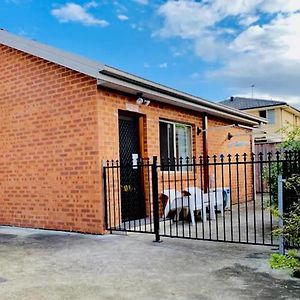 Belmore Affordable 2 Bedroom Granny Flat سيدني Exterior photo