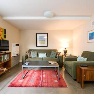 شقة Modern & Open 2Br In Rockridge, Highly Walkable On Oakland Berkeley Border Exterior photo