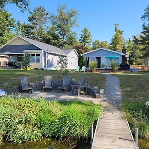 New! Loon Lodge - Lakefront With Private Dock! Oscoda Exterior photo