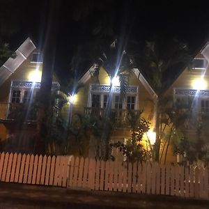 Charming Yellow Houses Studio With Terrace بوكاس تاون Exterior photo