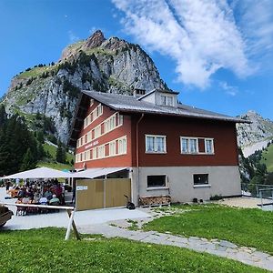 فندق Berggasthaus Holzegg Alpthal Exterior photo