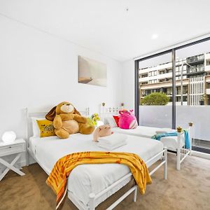 شقة Modern Toy Style Apt At Heart Kogarah سيدني Exterior photo