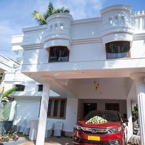 Red Rose Garden Homestay Thrissur Exterior photo