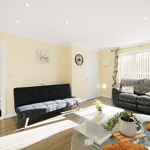 فيلا Heathrow, 3Bed 3Bath Sleeps X8, Parking X2 , Garden أميرشام Exterior photo