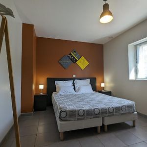 مبيت وإفطار Chambre Pmr Avec Salle D'Eau Privative, Grande Lit, Et Petit-Dejeuner Inclus In Neuvy-Saint-Sepulchre - Fr-1-591-608 Exterior photo