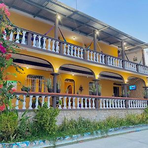 Hotel San Miguel فلوريس Exterior photo