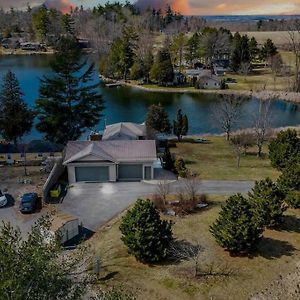 Stirling Lakehouse - Cottage On The Lake, With Hot Tub Exterior photo