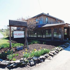 فندق The Arnold House Livingston Manor Exterior photo